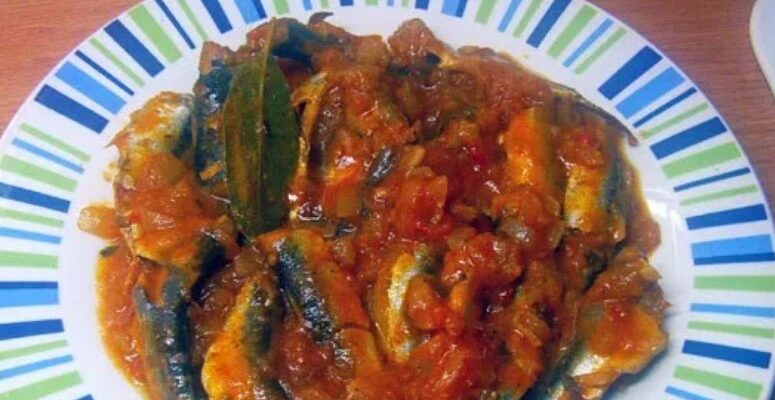 Σαρδέλες κοκκινιστές στο τηγάνι