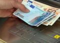 ATM: «Εγκαίνια» από αύριο για τις μηδενικές τραπεζικές προμήθειες