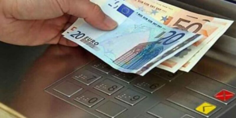 ATM: «Εγκαίνια» από αύριο για τις μηδενικές τραπεζικές προμήθειες