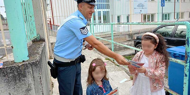 Τα ενημερωτικά φυλλάδια διανεμήθηκαν σε μαθητές Δημοτικών Σχολείων, καθώς και στους γονείς τους