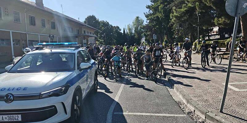 To Τμήμα Τροχαίας Κοζάνης πραγματοποίησε δράση κυκλοφοριακής αγωγής, σε παιδιά που κινήθηκαν με τα ποδήλατά τους