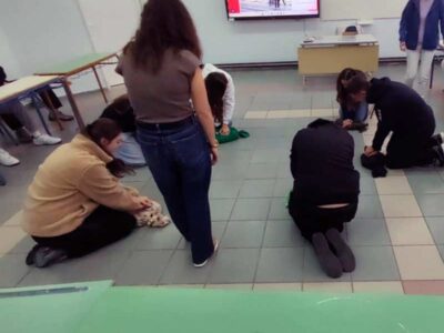 Η Διευθύντρια και ο Σύλλογος Εκπαιδευτικών του ΓΕΛ Αμυνταίου, ευχαριστούν θερμά