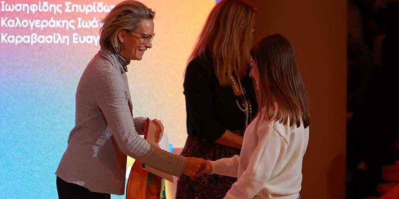 ΔΕΗ - Βράβευσε 443 παιδιά εργαζομένων που αρίστευσαν στη Δευτεροβάθμια και Τριτοβάθμια εκπαίδευση