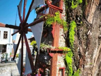 Ένα ακόμα έργο του καλλιτέχνη Γιώργου Παρίση τοποθετήθηκε σε κορμό "νεκρού" δέντρου στην πόλη της Φλώρινας