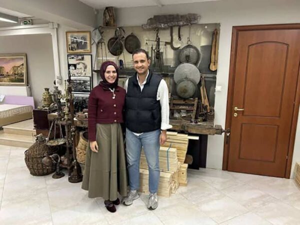 Δύο νέα παιδιά από την Τοκάτη της Τουρκίας αναζητούν στην Πτολεμαΐδα τις ρίζες τους