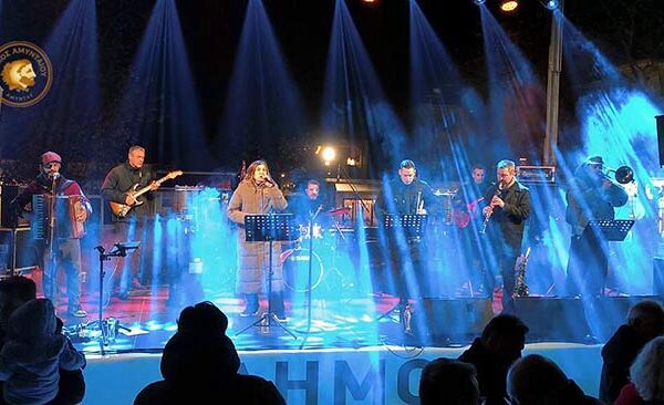 Φωταγώγηση Χριστουγεννιάτικου Δέντρου στην Πλατεία Αγοράς στο Αμύνταιο