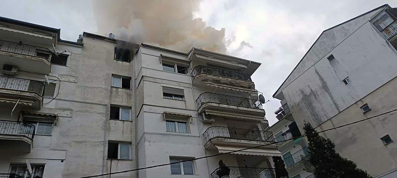 Φωτιά σε διαμέρισμα πολυκατοικίας στη Φλώρινα