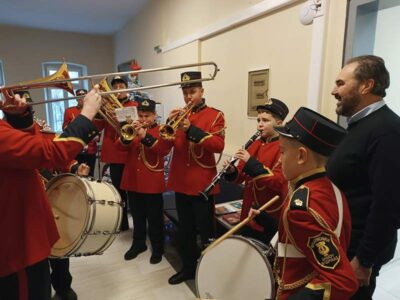 Χριστουγεννιάτικα κάλαντα και ευχές στον Δήμαρχο Φλώρινας