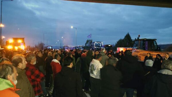 Με μαζική συμμετοχή πραγματοποιήθηκε σήμερα (7/12) η συγκέντρωση στο μπλόκο του Φιλώτα