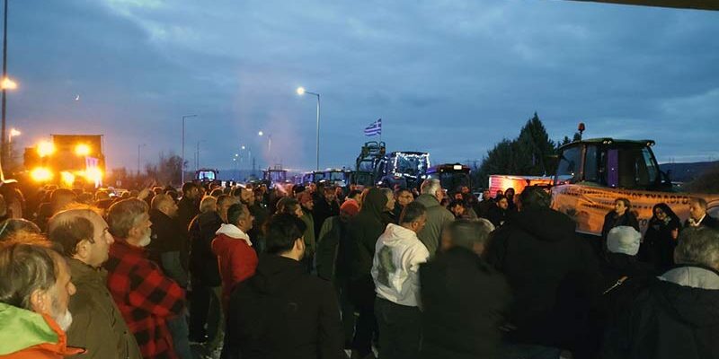 Με μαζική συμμετοχή πραγματοποιήθηκε σήμερα (7/12) η συγκέντρωση στο μπλόκο του Φιλώτα