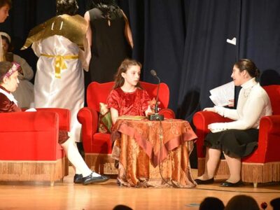 Με θεατρική παράσταση του ΚΔΑΠ ΜΕΑ συνεχίστηκαν οι Χριστουγεννιάτικες εκδηλώσεις του Δήμου Φλώρινας