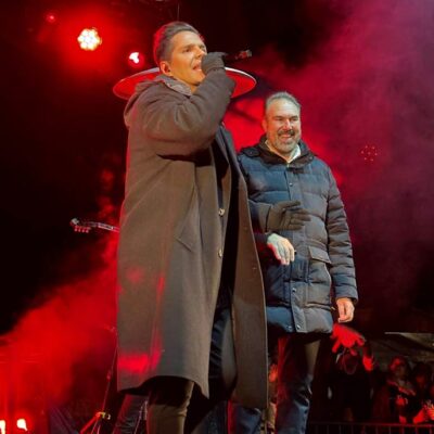 Φωταγωγήθηκε το Χριστουγεννιάτικο Δέντρο της Φλώρινας