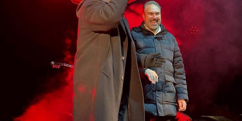 Φωταγωγήθηκε το Χριστουγεννιάτικο Δέντρο της Φλώρινας