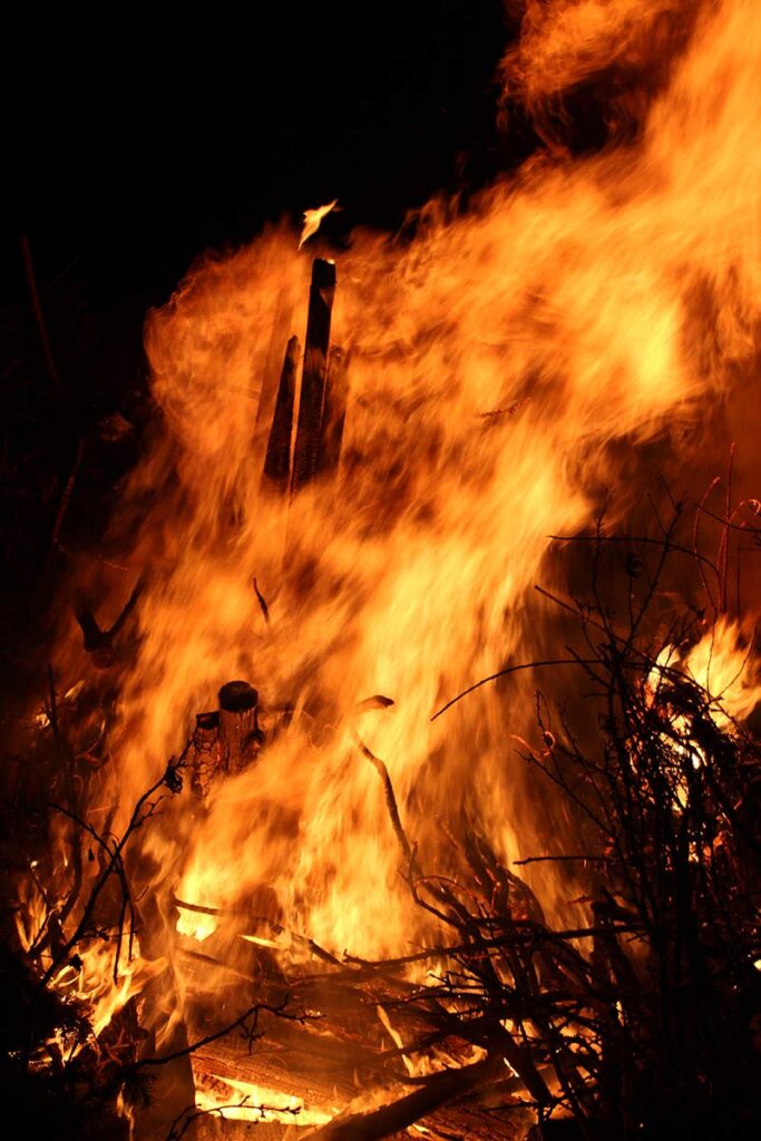 Βίντεο – Αναβίωσε το έθιμο Τσιριβάρβαρα 2025 για μια ακόμη χρονιά, στο Αμύνταιο