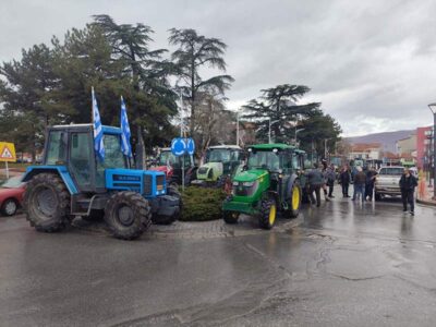 Πορεία με τρακτέρ στο Αμύνταιο, την ώρα που η Κυβέρνηση εξαγγέλλει, τα μέτρα για τον αγροτικό τομέα