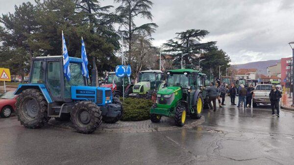 Πορεία με τρακτέρ στο Αμύνταιο, την ώρα που η Κυβέρνηση εξαγγέλλει, τα μέτρα για τον αγροτικό τομέα