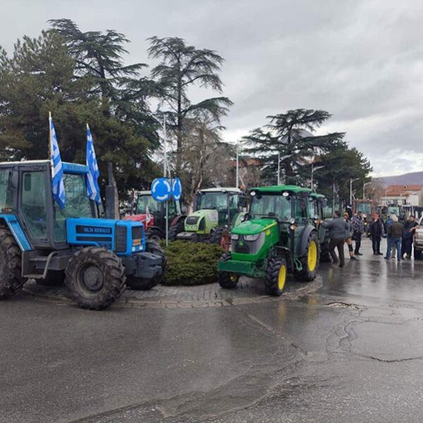 Πορεία με τρακτέρ στο Αμύνταιο, την ώρα που η Κυβέρνηση εξαγγέλλει, τα μέτρα για τον αγροτικό τομέα