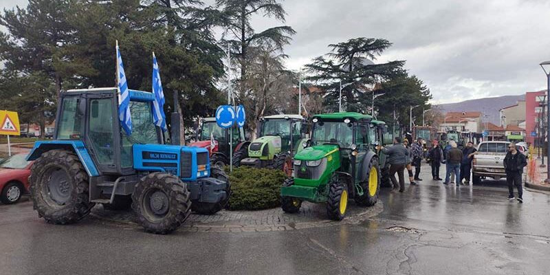 Πορεία με τρακτέρ στο Αμύνταιο, την ώρα που η Κυβέρνηση εξαγγέλλει, τα μέτρα για τον αγροτικό τομέα