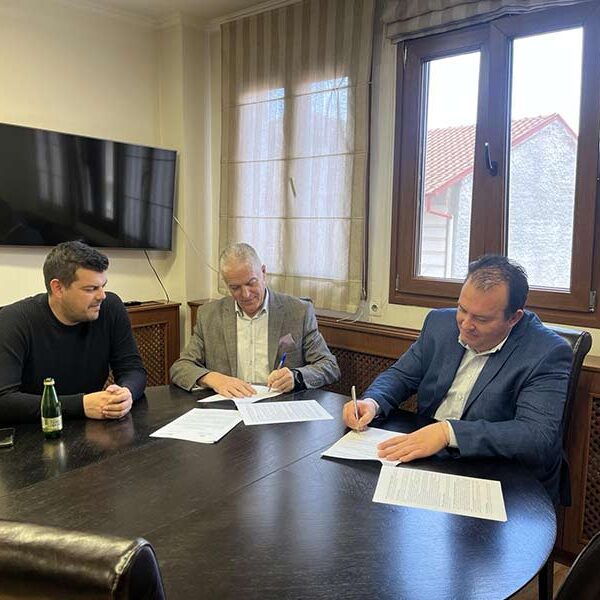 Υπογραφή εργολαβικού συμφωνητικού για εργασίες στο ΕΠΑΛ Αμυνταίου και στο Δημοτικό Σχολείο Βαρικού