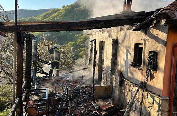 Κατάσβεση φωτιάς σε μονοκατοικία στην κοινότητα Δροσοπηγής