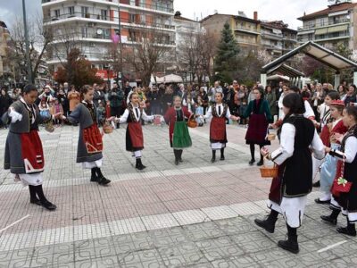 Το έθιμο «Λάζαρα» παρουσίασαν ο Δήμος Φλώρινας, ο Φ.Σ.Φ «Ο Αριστοτέλης» και το Λύκειο Ελληνίδων
