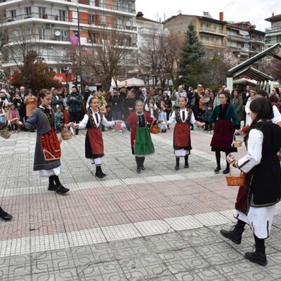 Το έθιμο «Λάζαρα» παρουσίασαν ο Δήμος Φλώρινας, ο Φ.Σ.Φ «Ο Αριστοτέλης» και το Λύκειο Ελληνίδων