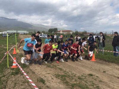 Στιγμιότυπα από το σχολικό πρωτάθλημα δρόμου σε ανώμαλο έδαφος Γυμνασίων στη Φλώρινα