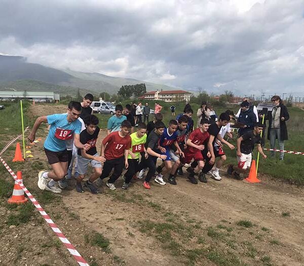 Στιγμιότυπα από το σχολικό πρωτάθλημα δρόμου σε ανώμαλο έδαφος Γυμνασίων στη Φλώρινα