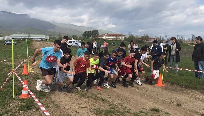 Στιγμιότυπα από το σχολικό πρωτάθλημα δρόμου σε ανώμαλο έδαφος Γυμνασίων στη Φλώρινα