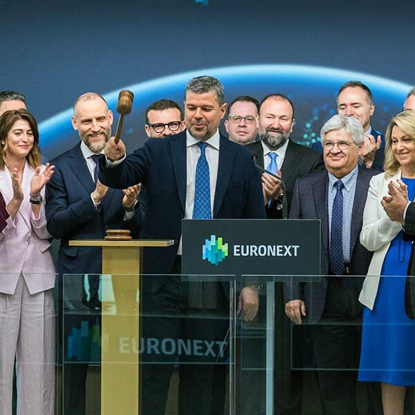 ΔΕΗ: Εισαγωγή προς διαπραγμάτευση νέων μετοχών - Κήρυξη έναρξης συνεδρίασης 11 ΔΕΗ: Εισαγωγή προς διαπραγμάτευση νέων μετοχών - Κήρυξη έναρξης συνεδρίασης