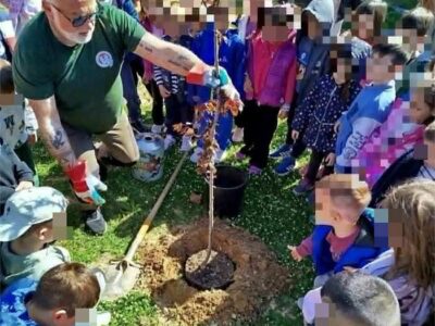 Δεντροφύτευση και φύτευση ανθοφόρων φυτών στο 8ο Νηπιαγωγείο Φλώρινας