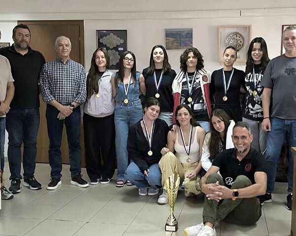 Ο Δήμαρχος Αμυνταίου υποδέχθηκε τη γυναικεία ομάδα του Αίαντα μετά την ιστορική άνοδο στη Β’ εθνική 9 Ο Δήμαρχος Αμυνταίου υποδέχθηκε τη γυναικεία ομάδα του Αίαντα μετά την ιστορική άνοδο στη Β’ εθνική