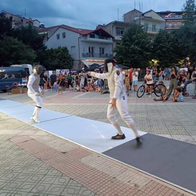 Ο Αθλητισμός ως Γέφυρα Ισότητας - Με επιτυχία πραγματοποιήθηκε η ανοιχτή προπόνηση ξιφασκίας στην πλατεία Γ. Μόδη