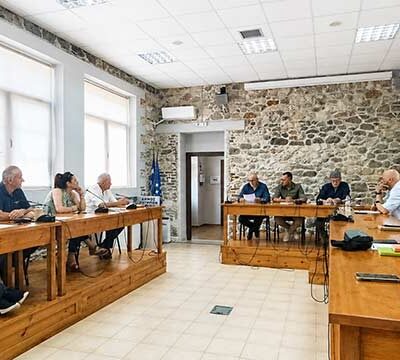 Νέο Προεδρείο στο Δημοτικό Συμβούλιο Πρεσπών και νέα σύνθεση της Δημοτικής Επιτροπής 2 Νέο Προεδρείο στο Δημοτικό Συμβούλιο Πρεσπών και νέα σύνθεση της Δημοτικής Επιτροπής