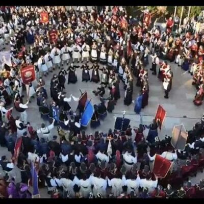 40 χρόνια Πανελλήνιο Αντάμωμα Βλάχων στα Τρίκαλα με τη συμμετοχή 1.500 χορευτών 3 40 χρόνια Πανελλήνιο Αντάμωμα Βλάχων στα Τρίκαλα με τη συμμετοχή 1.500 χορευτών
