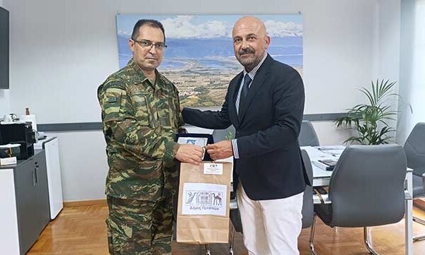 Εθιμοτυπική επίσκεψη του Διοικητή του 504 ΜΠΤΠ στον Δήμο Πρεσπών