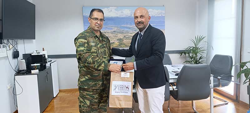 Εθιμοτυπική επίσκεψη του Διοικητή του 504 ΜΠΤΠ στον Δήμο Πρεσπών