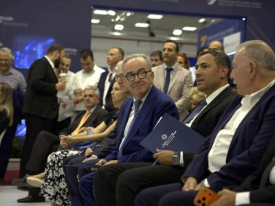 ΙΣΧΥΡΗ ΠΑΡΟΥΣΙΑ ΤΟΥ ΠΡΟΓΡΑΜΜΑΤΟΣ ΤΗΣ ΔΙΚΑΙΗΣ ΑΝΑΠΤΥΞΙΑΚΗΣ ΜΕΤΑΒΑΣΗΣ ΣΤΗΝ 90Η ΔΕΘ 15 ΙΣΧΥΡΗ ΠΑΡΟΥΣΙΑ ΤΟΥ ΠΡΟΓΡΑΜΜΑΤΟΣ ΤΗΣ ΔΙΚΑΙΗΣ ΑΝΑΠΤΥΞΙΑΚΗΣ ΜΕΤΑΒΑΣΗΣ ΣΤΗΝ 90Η ΔΕΘ