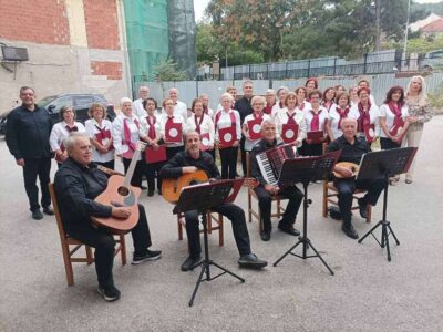 H Χορωδία του ΚΑΠΗ Δήμου Φλώρινας επισκέφτηκε το Εκκλησιαστικό Γηροκομείο Φλώρινας 16 kaph dhm flor5