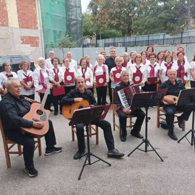 H Χορωδία του ΚΑΠΗ Δήμου Φλώρινας επισκέφτηκε το Εκκλησιαστικό Γηροκομείο Φλώρινας 2 kaph dhm flor5