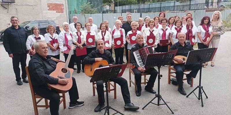 H Χορωδία του ΚΑΠΗ Δήμου Φλώρινας επισκέφτηκε το Εκκλησιαστικό Γηροκομείο Φλώρινας 10 kaph dhm flor5