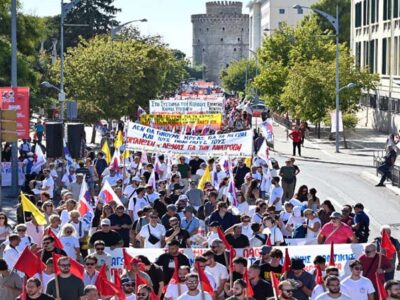 Δεκάδες χιλιάδες, πλημμύρισαν τους δρόμους της Θεσσαλονίκης, στέλνοντας μήνυμα αγώνα