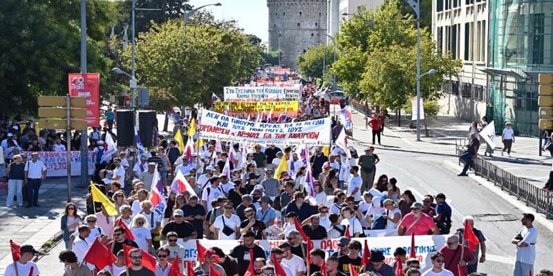 Δεκάδες χιλιάδες, πλημμύρισαν τους δρόμους της Θεσσαλονίκης, στέλνοντας μήνυμα αγώνα